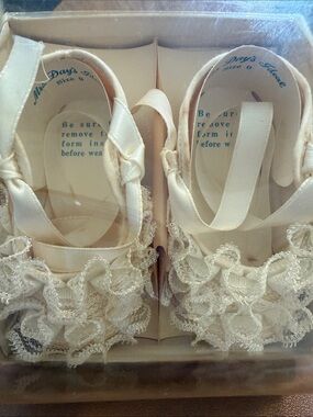 NWT Vintage 1960’s Mrs. Days Ideal Nany Shoe Co. Crib Shoes, size 0, baby/doll